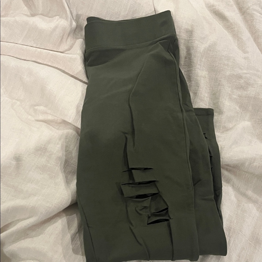 Torrid Distressed Leggings Green Size 1